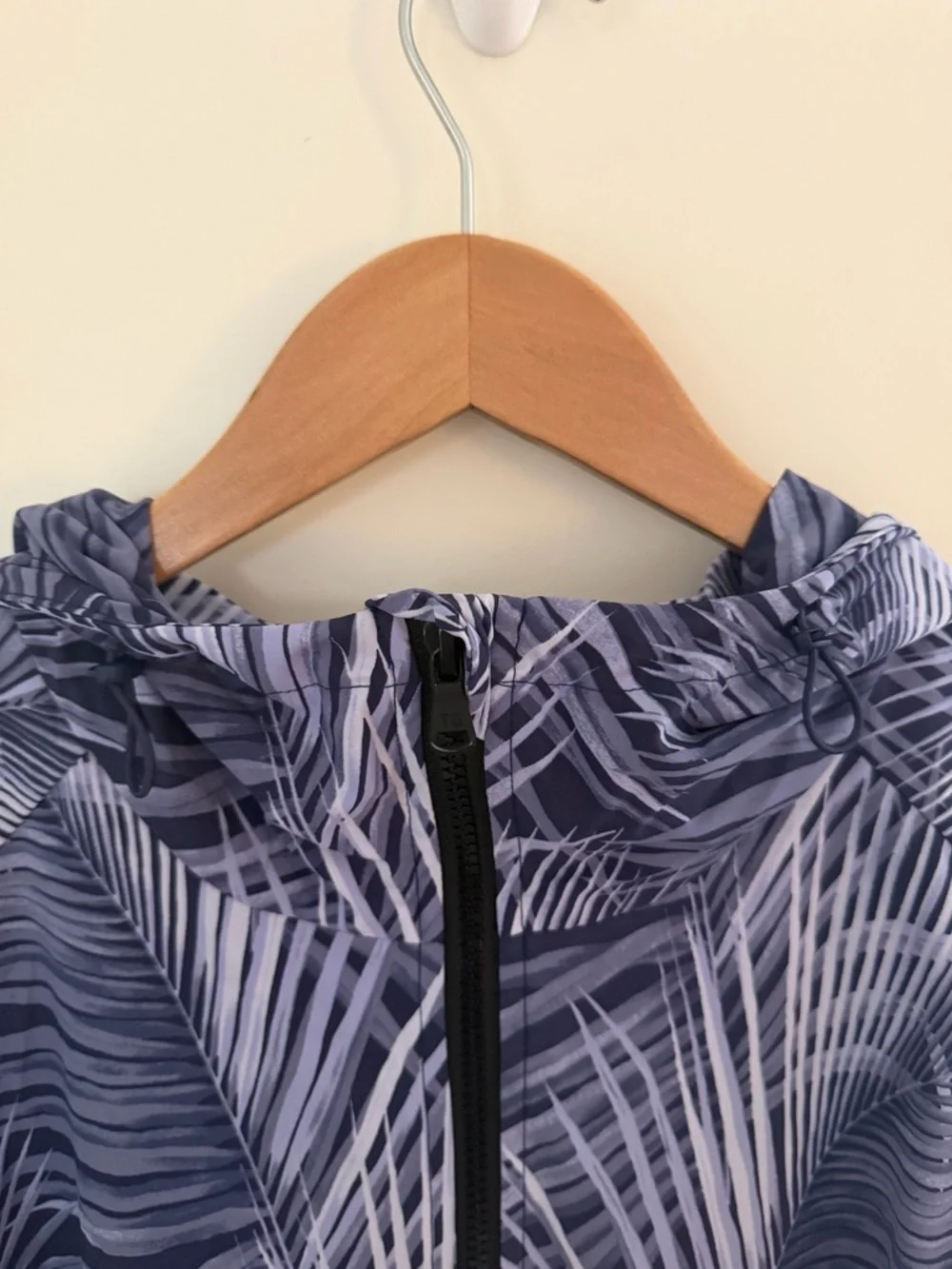 Tommy Bahama Island Zone Navy and White Palm-Print Hooded Jacket - Picture 4 of 7